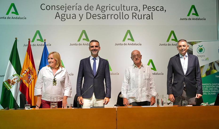 
			      El consejero Ramón Fernández-Pacheco, en el acto de inauguración de las jornadas organizadas por la Asociación de Comunidades de Regantes de Anda...
			  